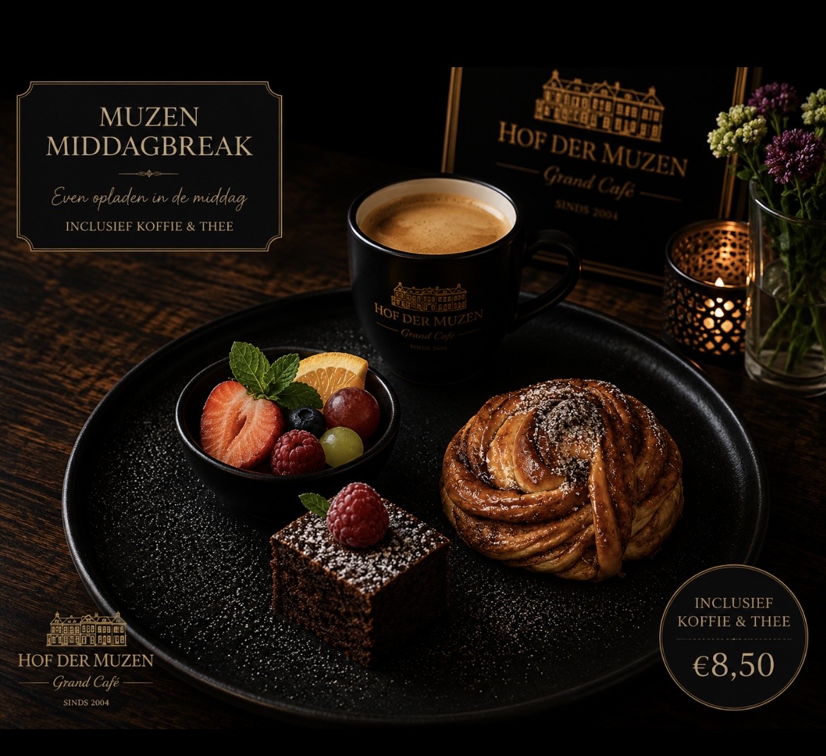 Middagbreak tijdens een vergadering met koffie, fruit en zoete lekkernijen